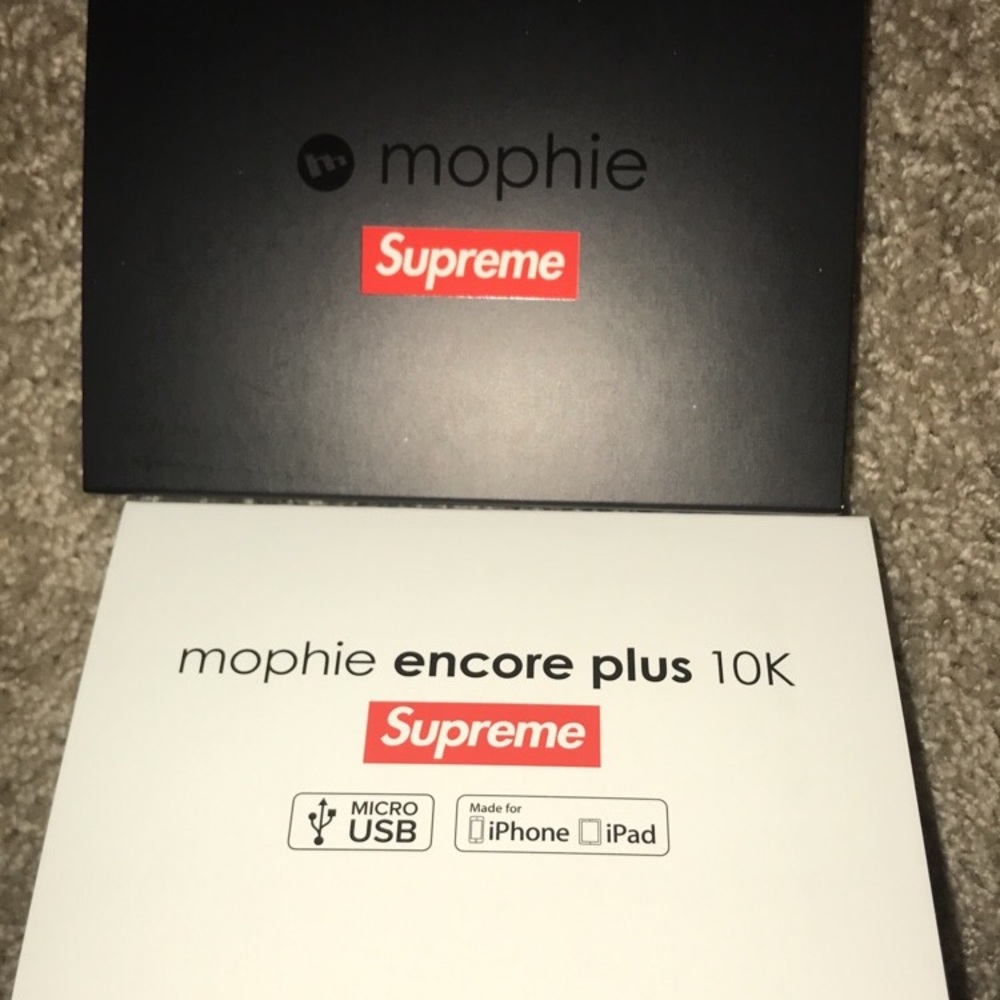 Supreme ss 18 mophie encore 10k - Picture 2 of 4